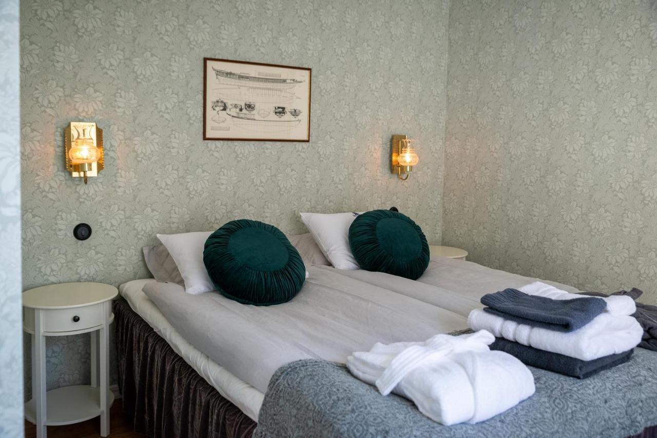 Fregatten Bed & Breakfast Карлскруна Экстерьер фото